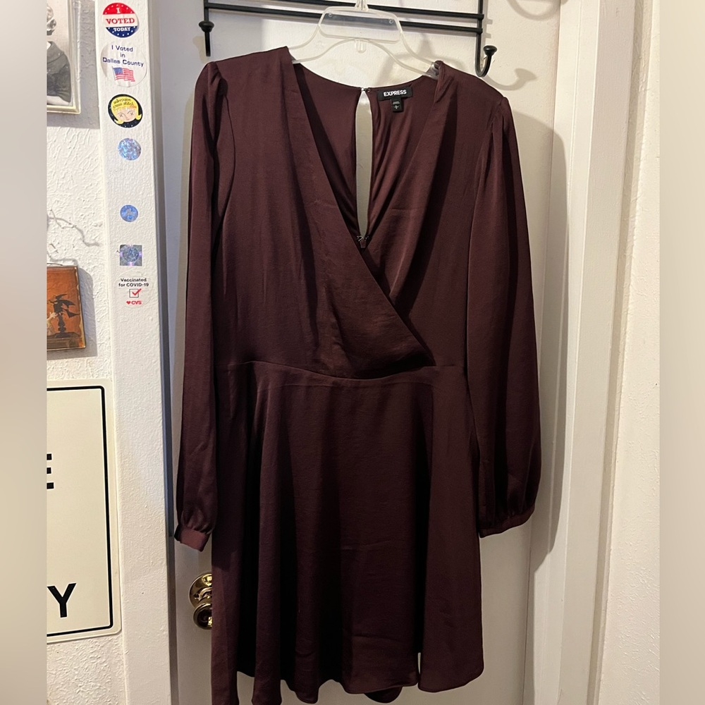 Express- size L- plum silky mini dress, low v, l/s. Worn once. EUC.